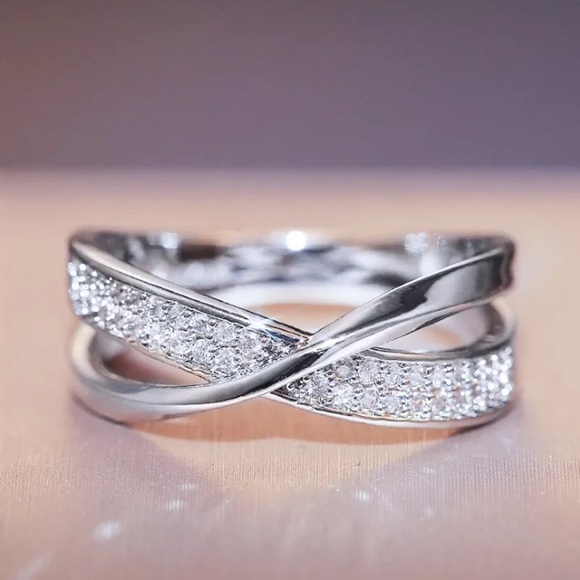 Jewelry - Elegant Crossed Silver Diamond Ring